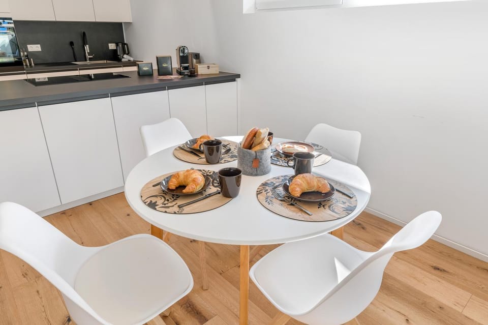 Coffee/tea facilities, Kitchen or kitchenette, Seating area, Dining area, pet friendly, stove, toaster