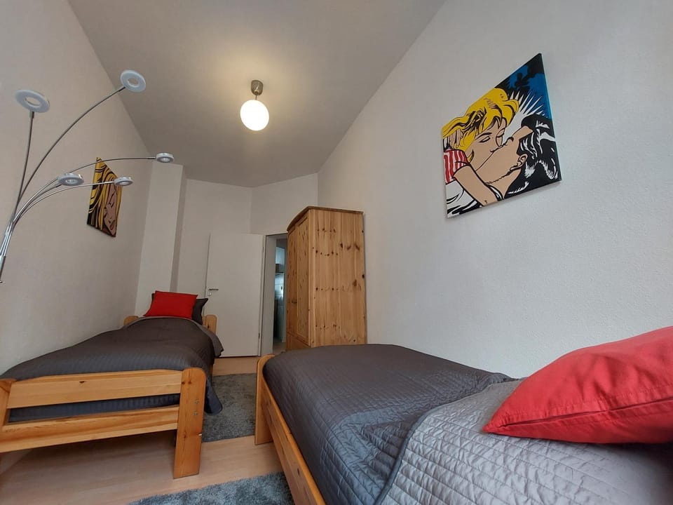 Bed, Photo of the whole room, Decorative detail, Bedroom, wardrobe