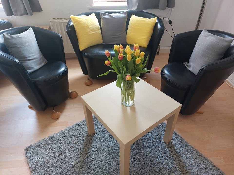 Photo of the whole room, Decorative detail, Seating area, Bedroom