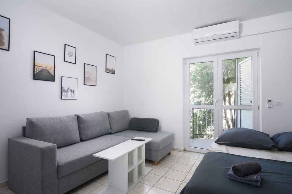 L&L Apartment in Okrug Gornji
