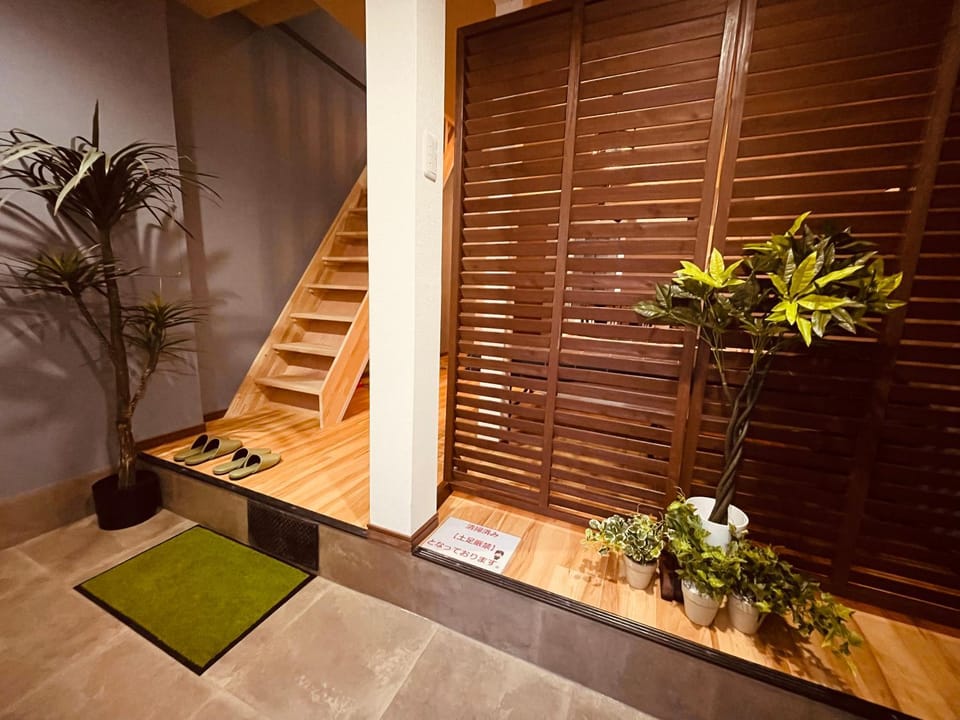 Namba Shinsaibashi 10 mins Reiko guest house Villa in Osaka