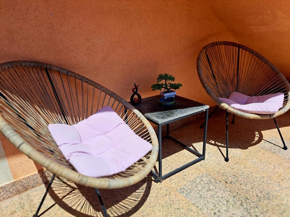 Property building, Seating area