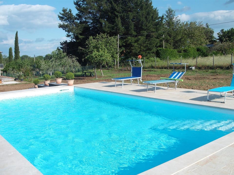Pool view, Swimming pool, sunbed