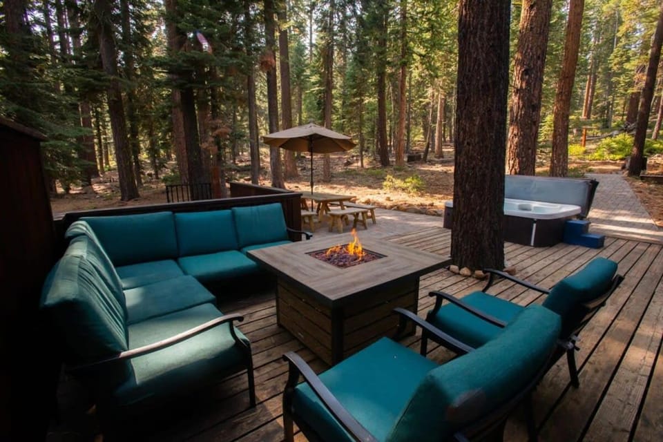 The Tallac Lodge - Hot Tub Walk 2 Beach House in Lake Tahoe