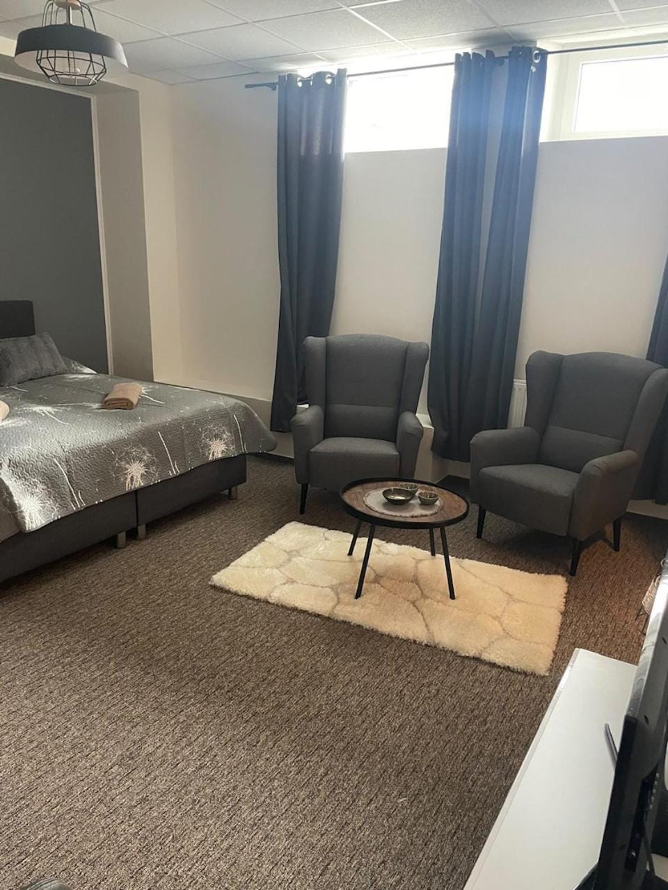Bed, Living room, Photo of the whole room, Seating area, Bedroom