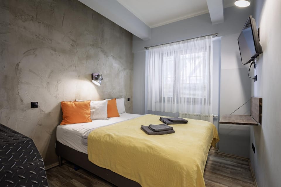 Bed, TV and multimedia, towels