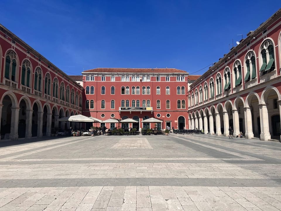 Property building, Day, Neighbourhood, Location