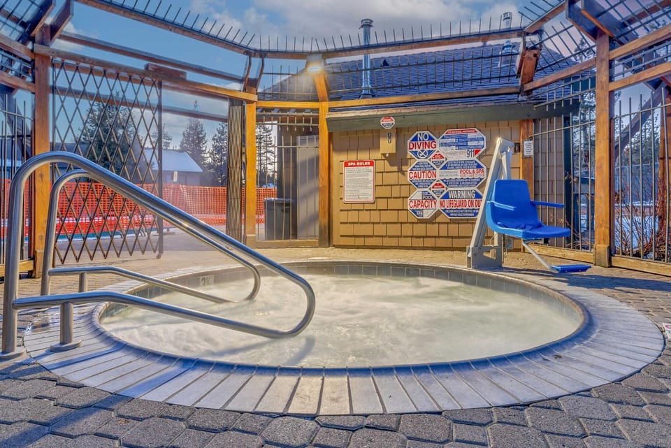 Modern 3BD -Walk to Lake & Beach House in Dollar Point