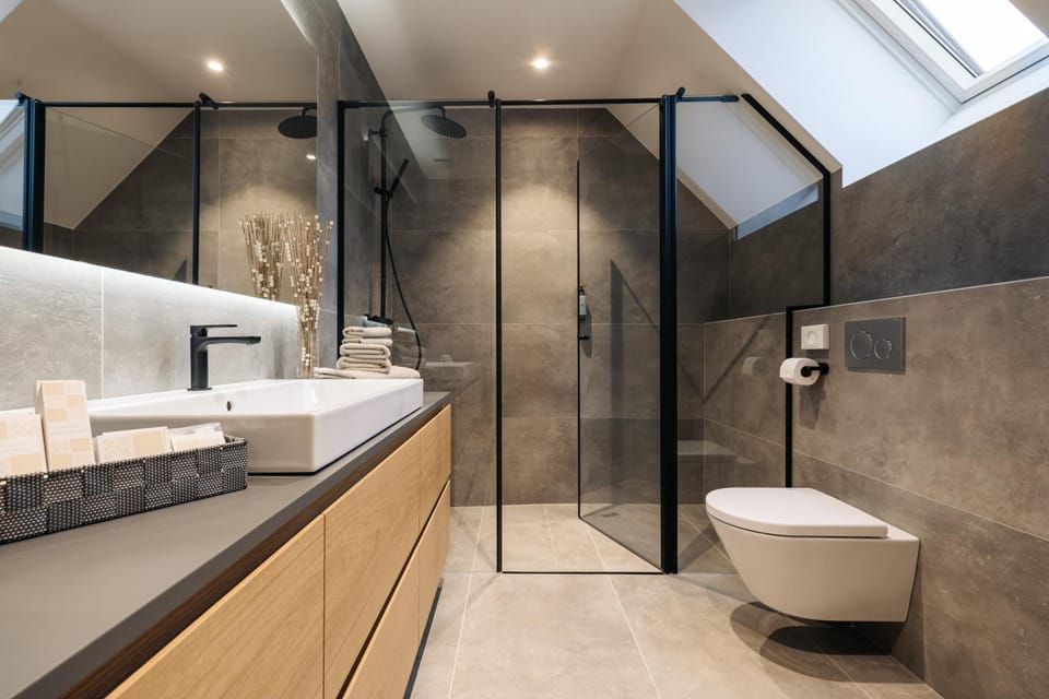 Shower, Toilet, Bathroom, towels