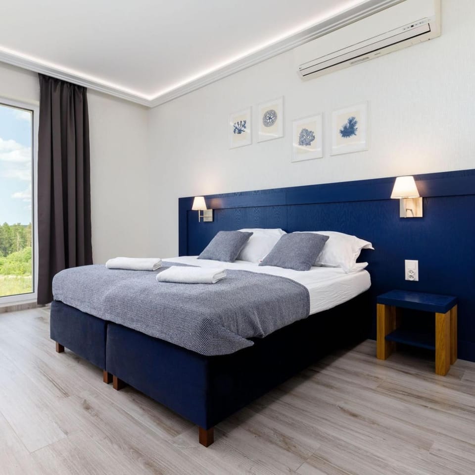 Bed, Photo of the whole room, Bedroom, air conditioner