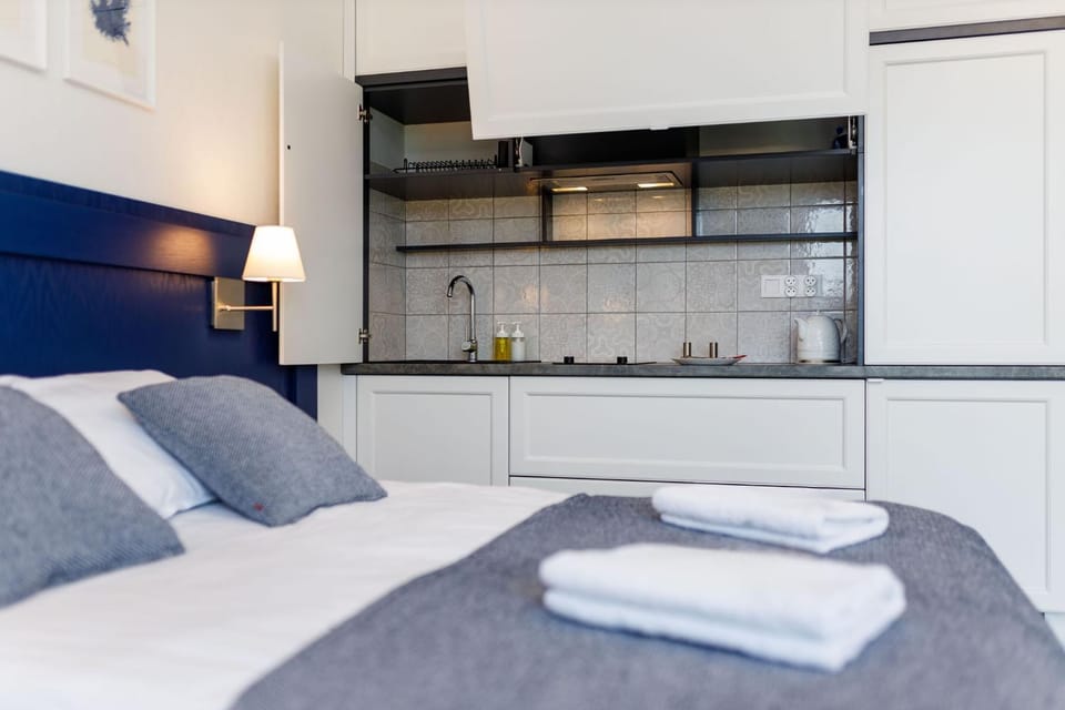 Bed, Kitchen or kitchenette, Photo of the whole room, Bedroom, towels