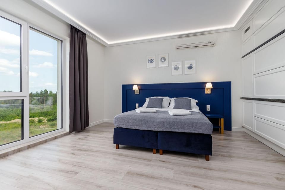 Bed, Photo of the whole room, Bedroom, towels, air conditioner