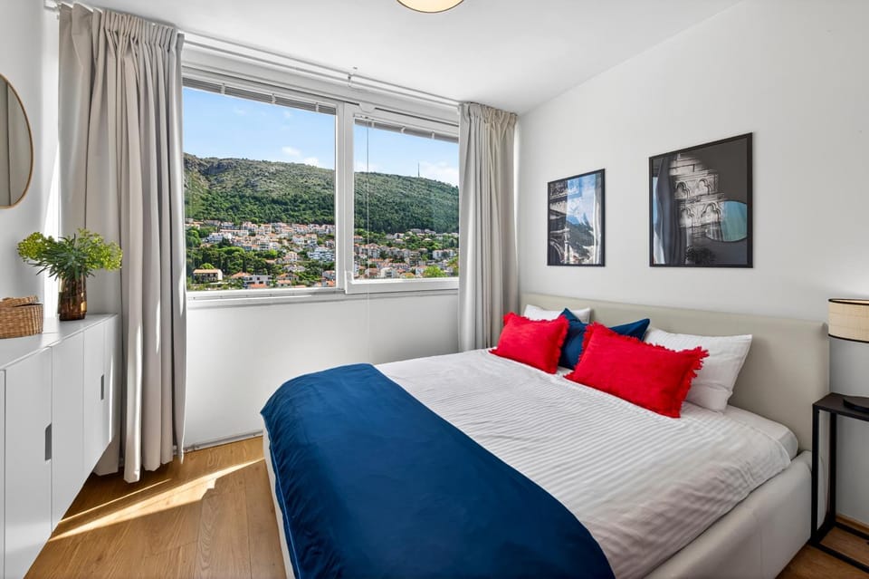 Bed, Bedroom, Mountain view