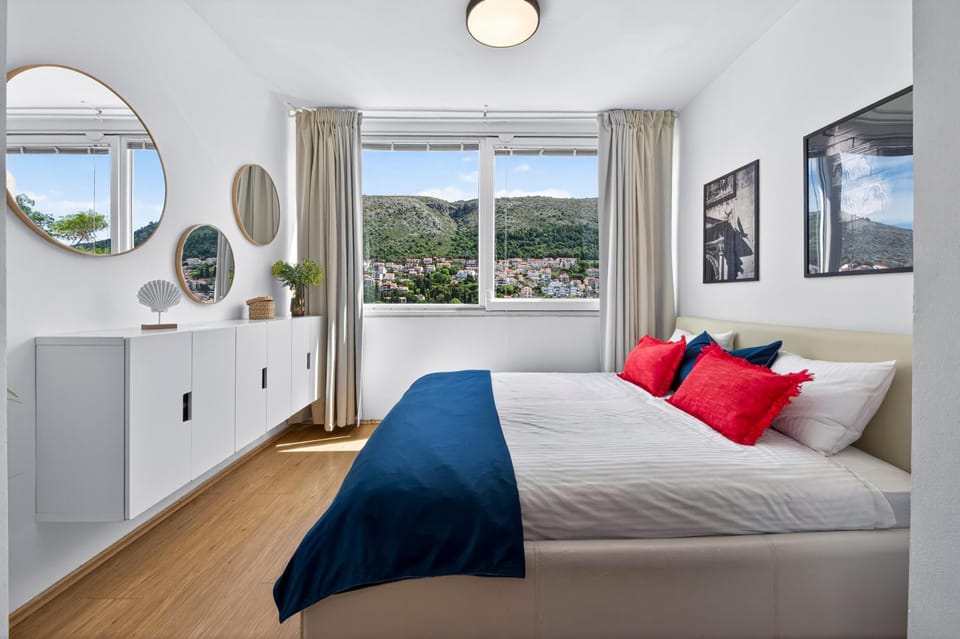 Bed, Natural landscape, Photo of the whole room, Bedroom, Mountain view