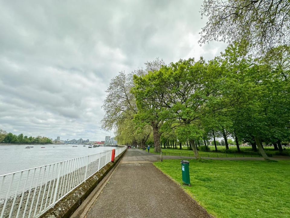 Large Putney Oasis 3-Bed with Garden & Parking Apartment in London
