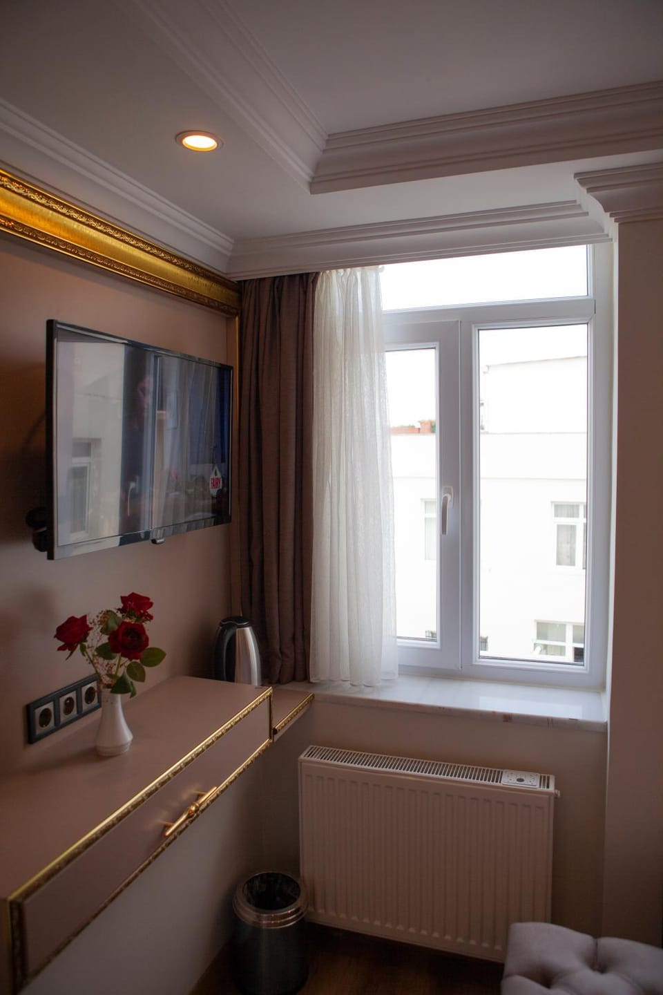 View (from property/room), Photo of the whole room, Decorative detail, Bedroom, Garden view, Landmark view, furniture, internet, air conditioner