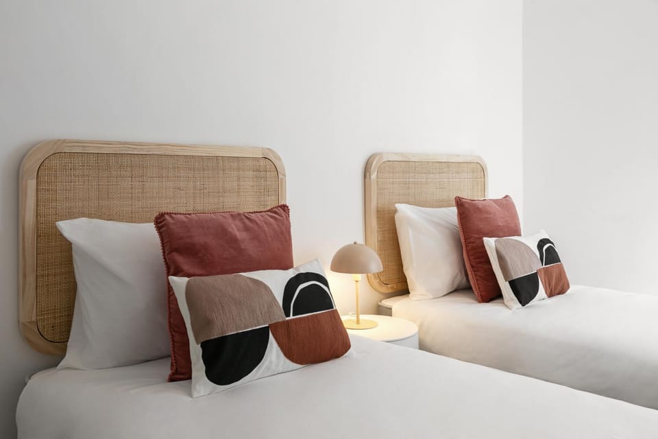 Bed, Photo of the whole room, Decorative detail, Bedroom