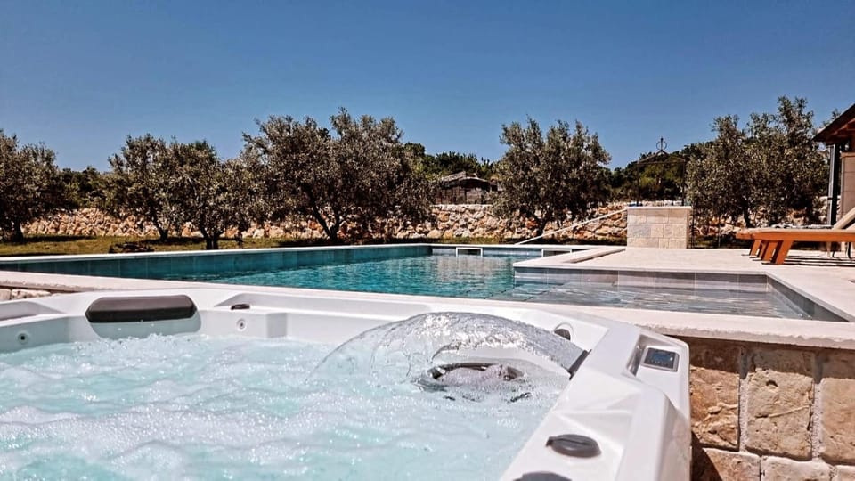 Hot Tub, Pool view