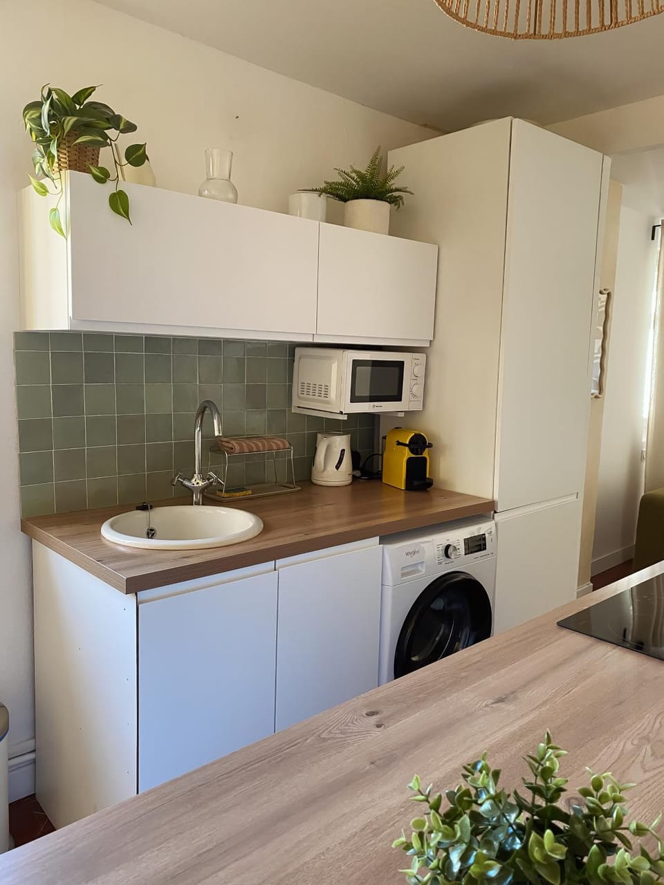 Restaurant/places to eat, Coffee/tea facilities, Kitchen or kitchenette, Hiking, Cycling, storage, stove, toaster, washing machine, kitchen