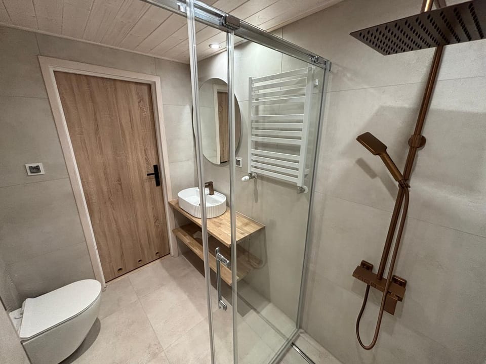 Shower, Bathroom, towels