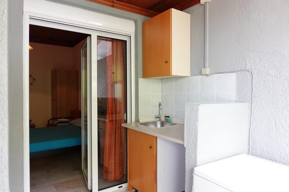 Bed, Balcony/Terrace, Kitchen or kitchenette, Photo of the whole room, Bedroom, wardrobe