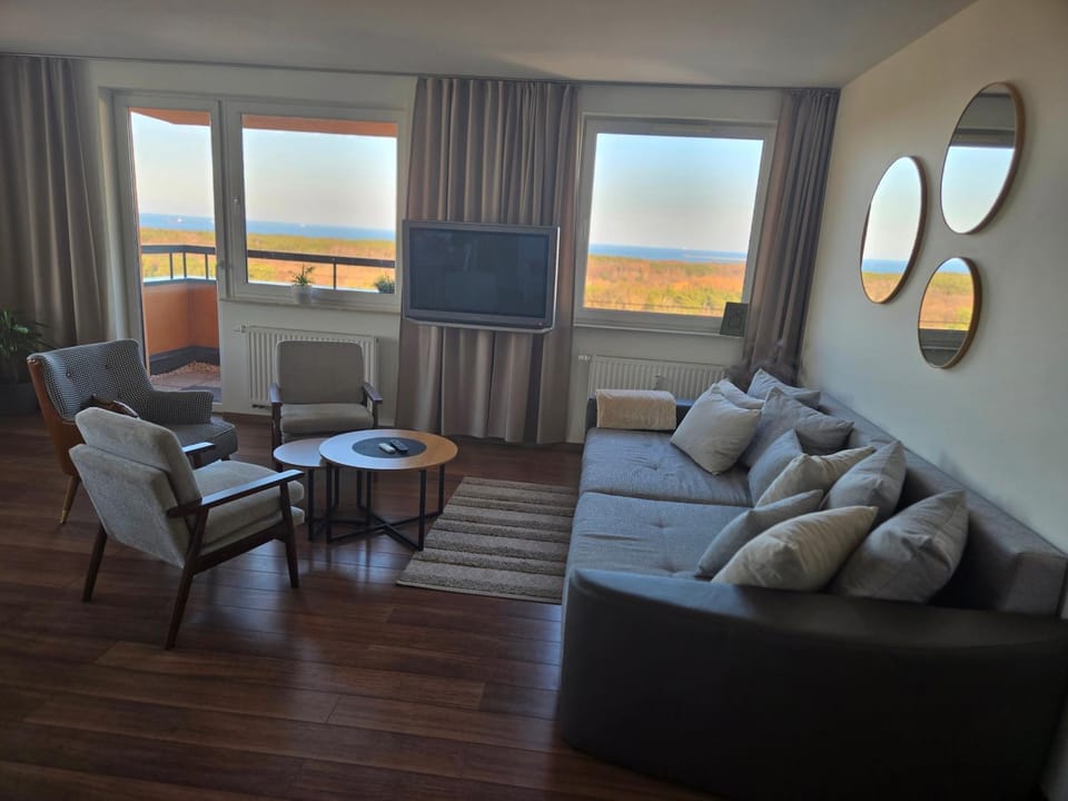 Communal lounge/ TV room, Living room, Seating area