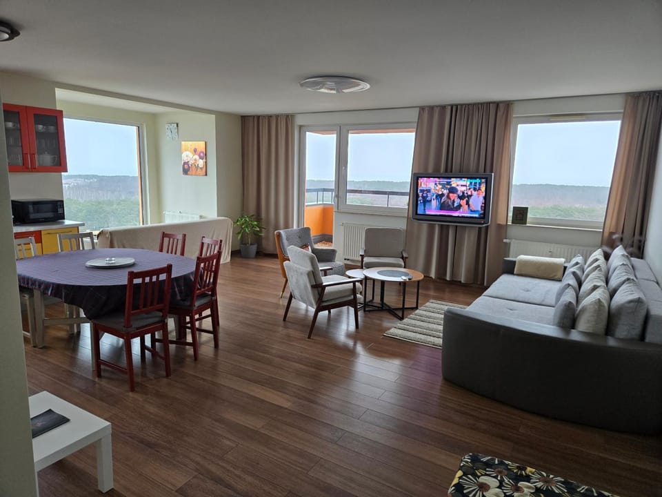 Communal lounge/ TV room, TV and multimedia, Living room, Seating area
