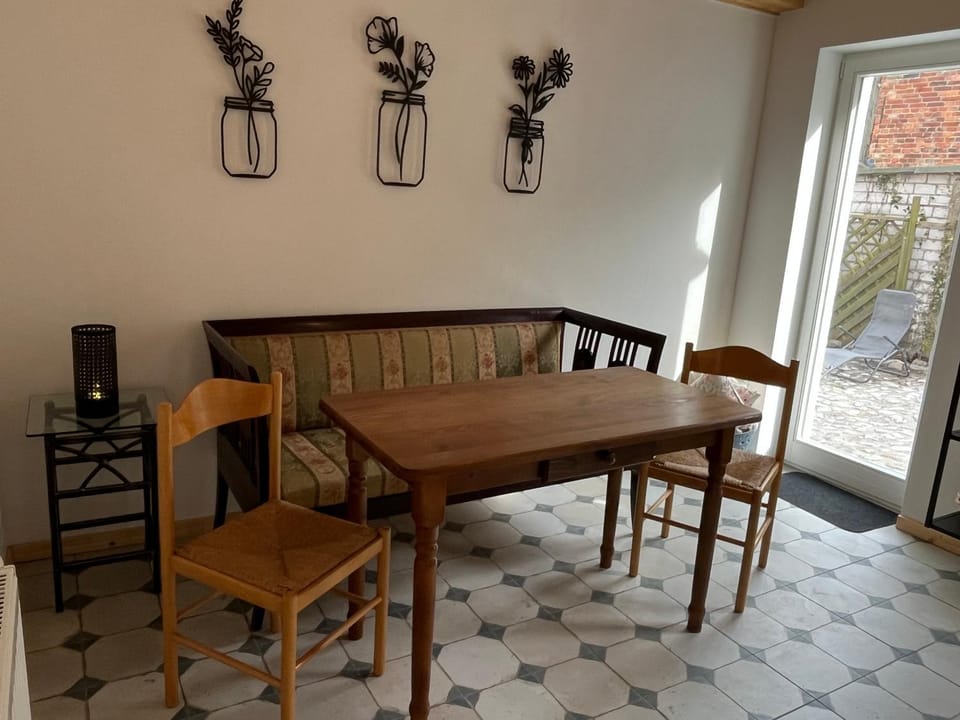 Seating area, Dining area