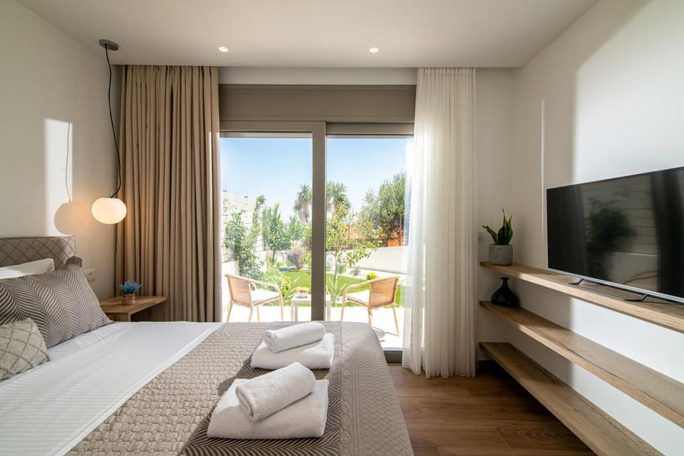 Communal lounge/ TV room, Bed, TV and multimedia, Living room, Bedroom, towels