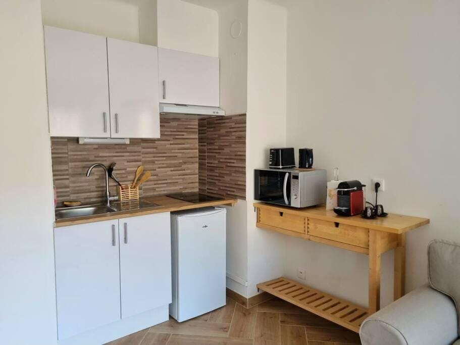 Coffee/tea facilities, Kitchen or kitchenette, minibar, stove, toaster