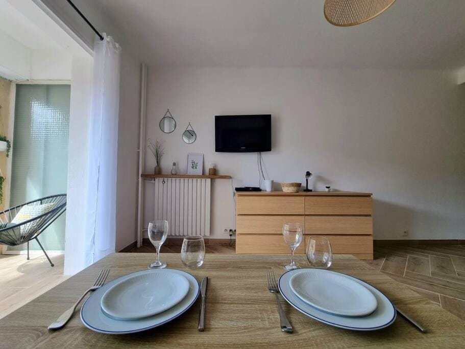 TV and multimedia, Dining area