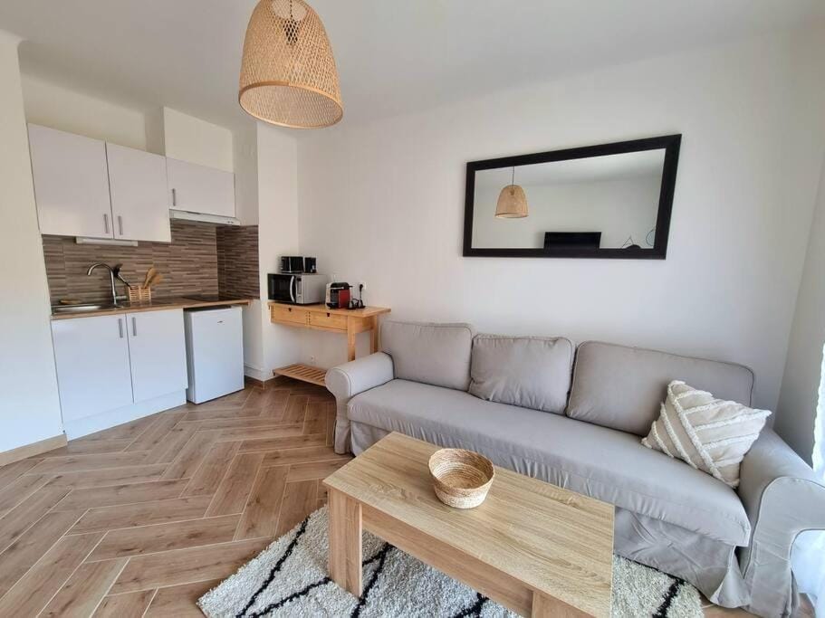 Kitchen or kitchenette, Living room, Seating area