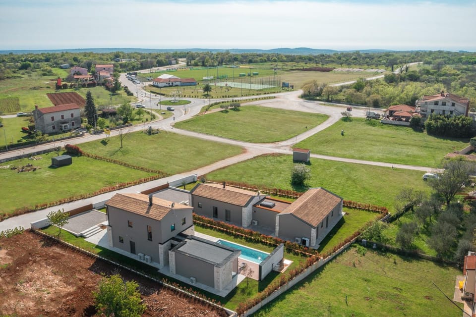 Property building, Neighbourhood, Location