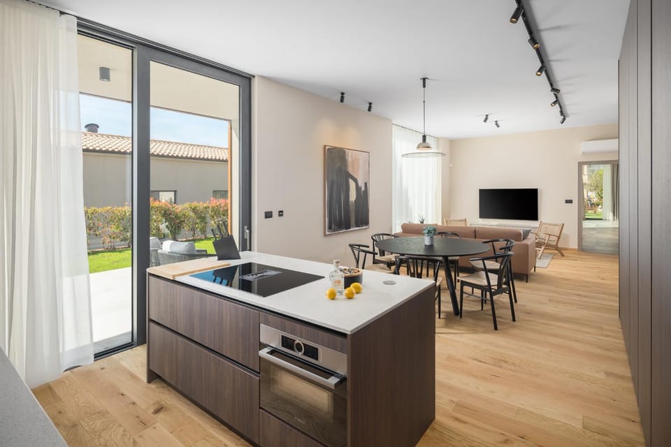 Communal lounge/ TV room, Dining area