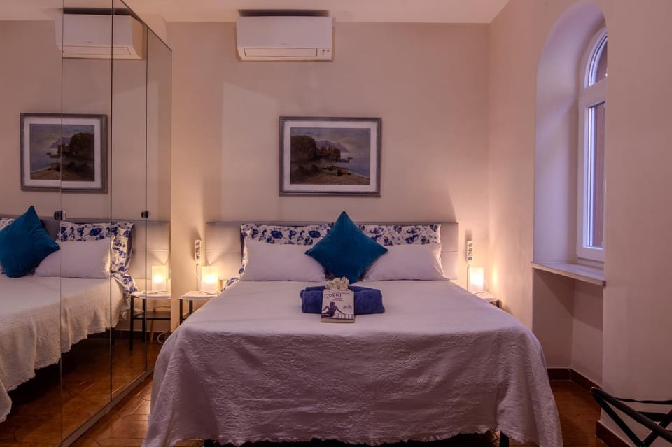 Bed, Photo of the whole room, Bedroom, air conditioner