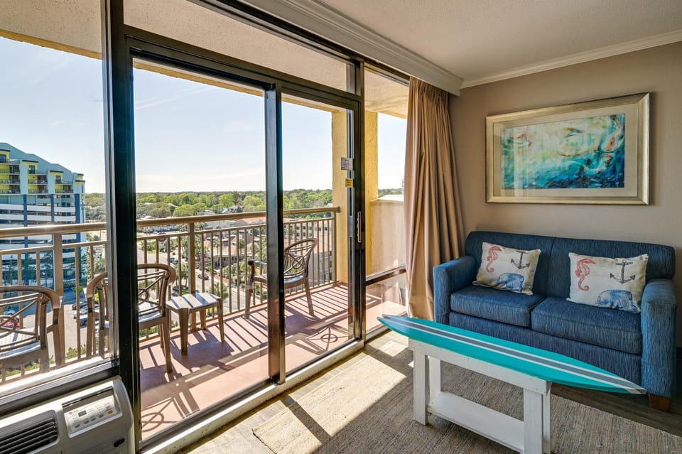 Oceanfront Condo w/ Pool Access in Myrtle Beach! House in Myrtle Beach