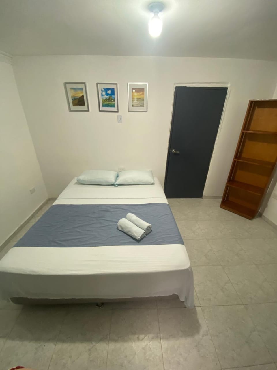 Photo of the whole room, Bedroom, towels