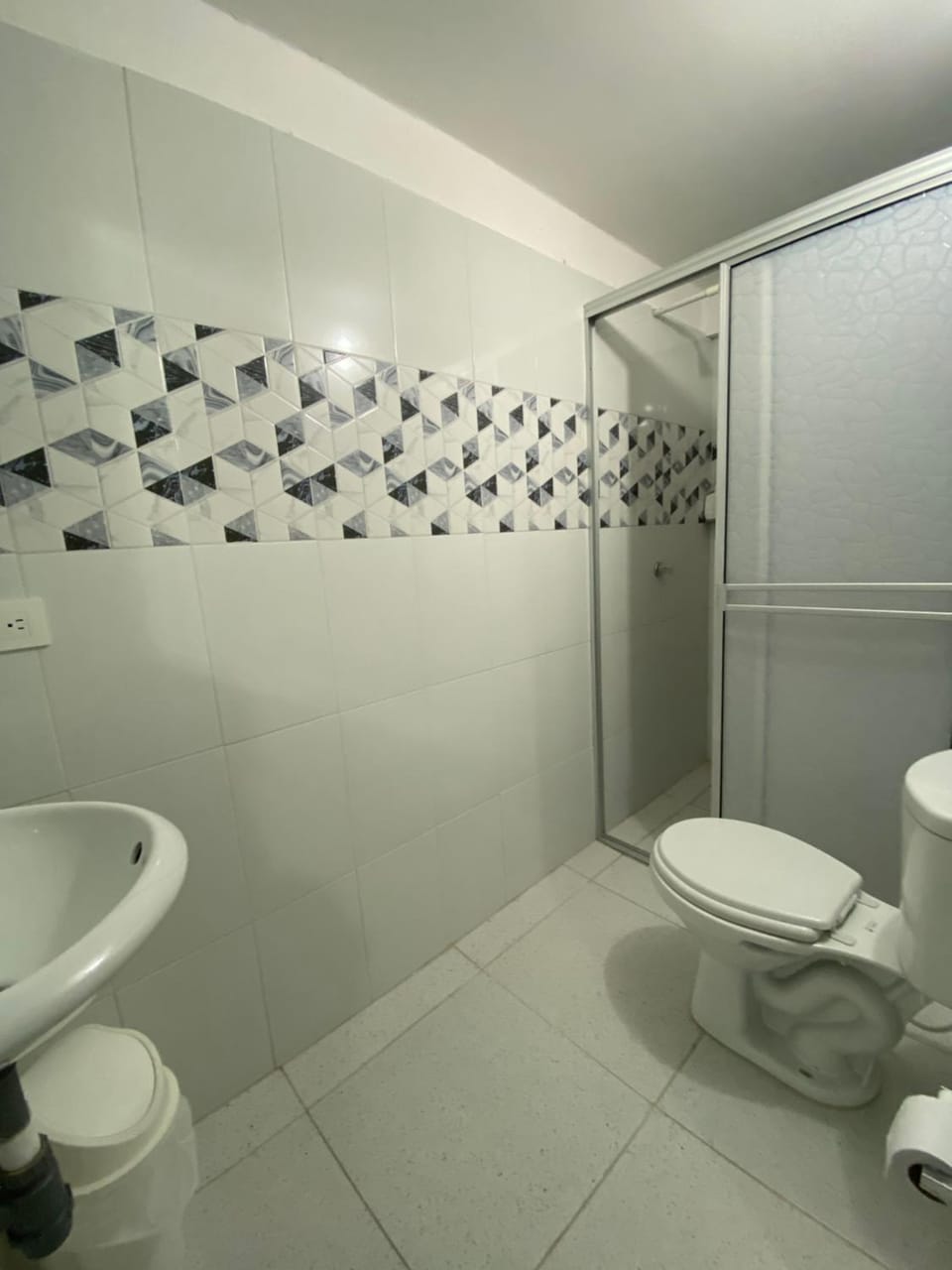 Shower, Toilet