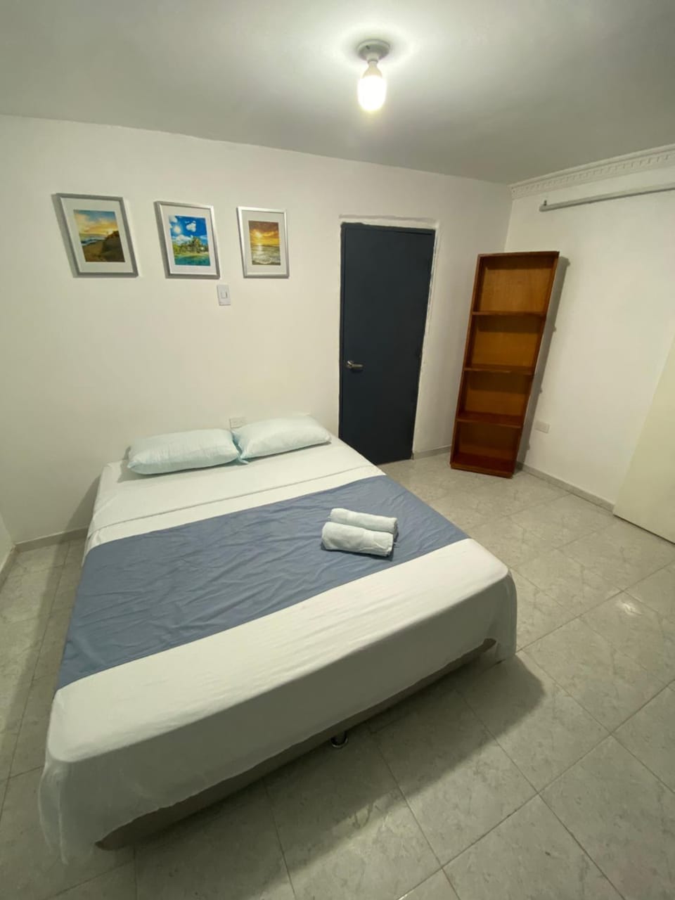 Photo of the whole room, Bedroom, towels
