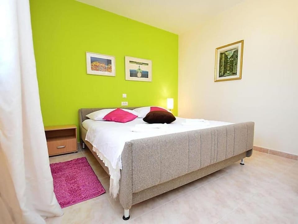 VILLA BIJOUX, Private pool, 500m to the sea and two apartments for two families House in Fažana