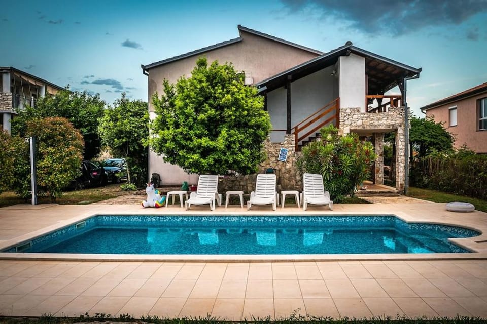 VILLA BIJOUX, Private pool, 500m to the sea and two apartments for two families House in Fažana