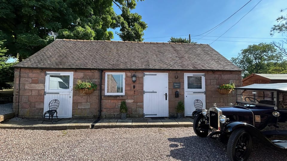 Charming Rustic Barn Conversion sleeps 2 Near Alton Towers, Polar Bears, Peak District House in Staffordshire Moorlands District