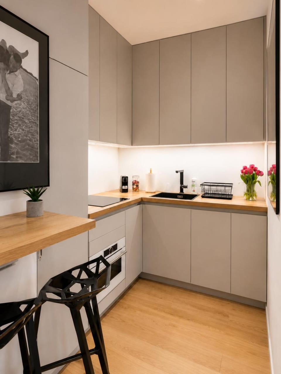 Kitchen or kitchenette, Dining area, microwave, oven, stove, kitchen