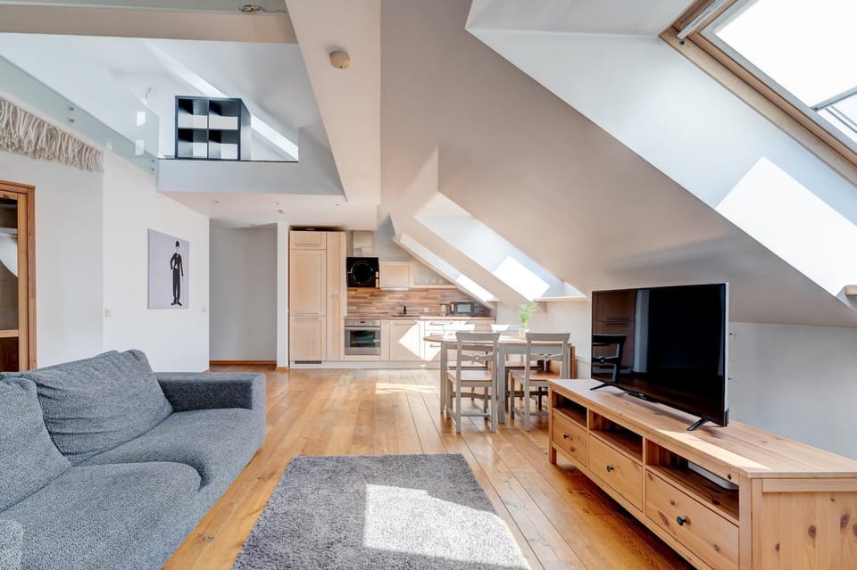 TV and multimedia, Kitchen or kitchenette, Seating area