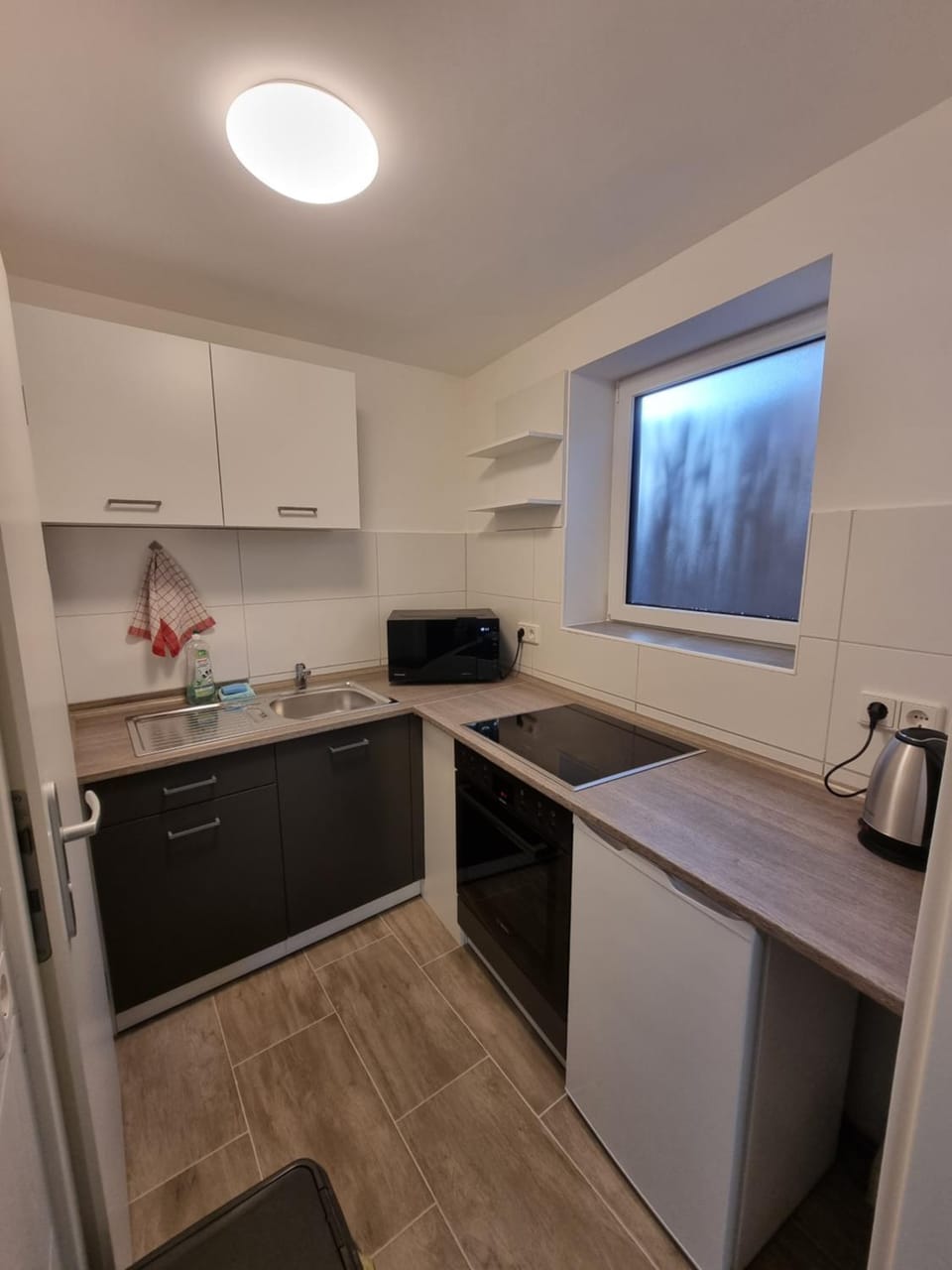 Kitchen or kitchenette, stove