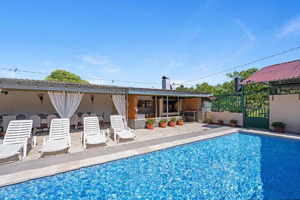 BBQ facilities, Swimming pool