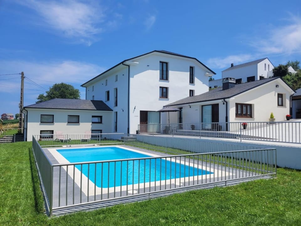 Off site, Garden, Swimming pool, Swimming pool