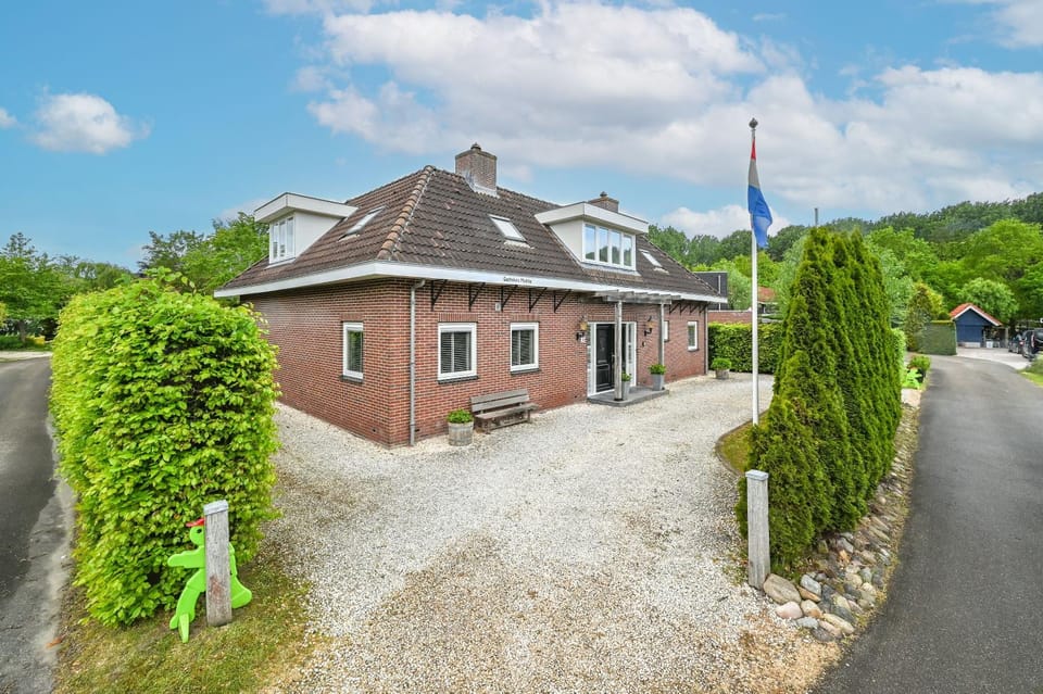 Gastehuis Madiba met privé zwembad en jacuzzi Villa in Zeewolde