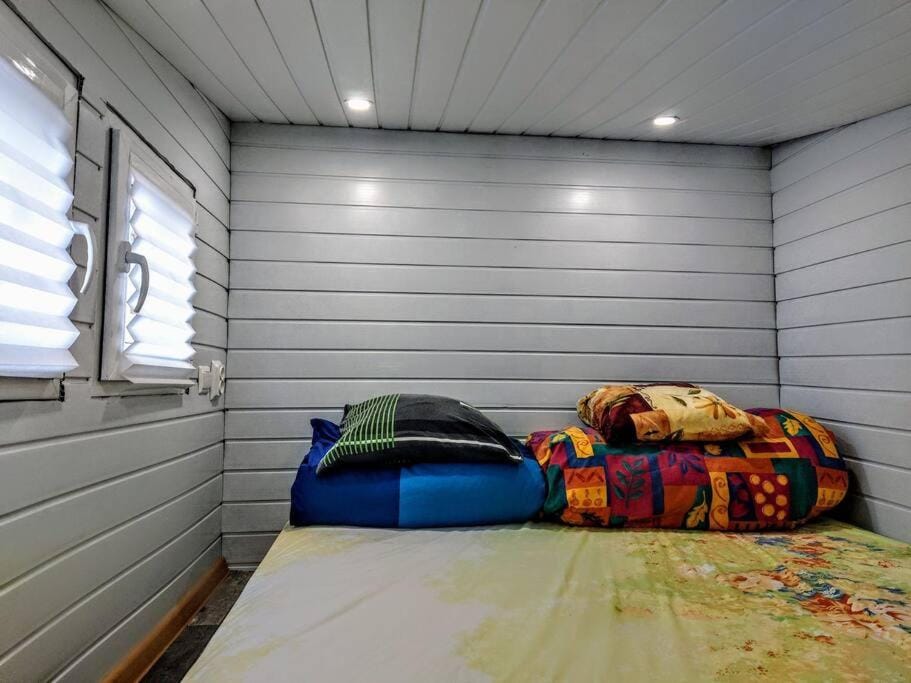 Tiny White Home (Self Check-In) Apartment in Bucharest