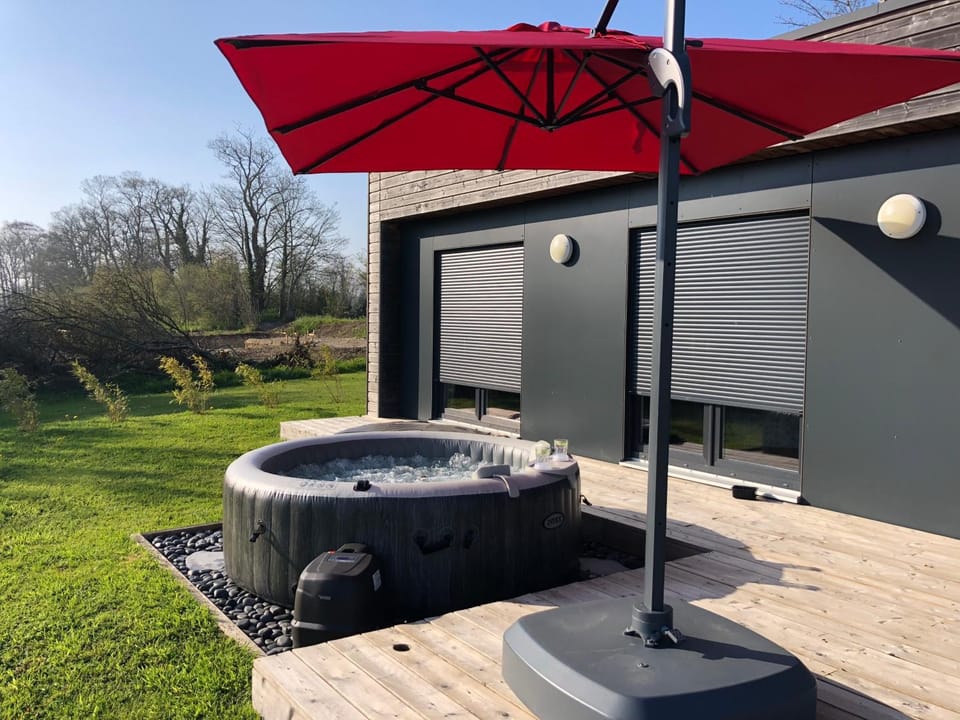 Property building, Patio, Garden, Hot Tub, Garden view